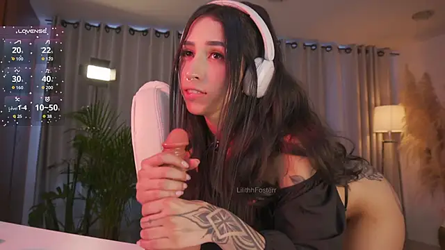 Lilithfosterr online show from November 2025 08:33:02 PM