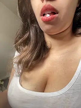 farah-36 online show from December 2024 03:31:02 PM