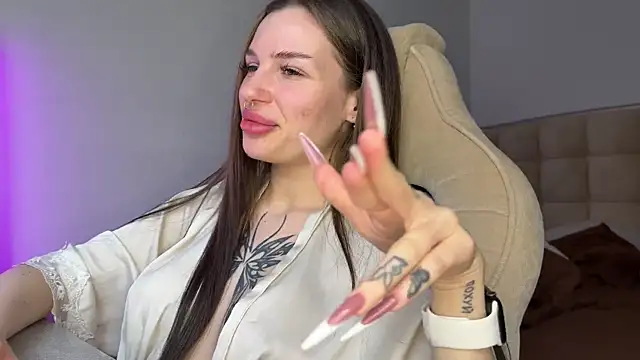 Snapshot of MarlynRobertsen chatting on April 2026 10:43:01 AM MarlynRobertsen online show from April 2026 10:43:01 AM