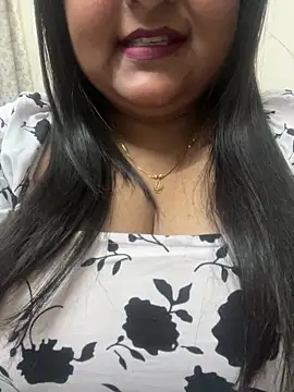 smile pretty online show from March 2025 05:50:01 PM