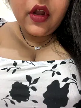 smile pretty online show from October 2025 06:42:02 PM