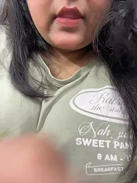 smile pretty online show from February 2026 06:03:01 PM