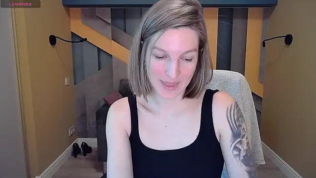 Snapshot of EmilyWalkeri chatting on December 2024 10:51:02 AM EmilyWalkeri online show from December 2024 10:51:02 AM