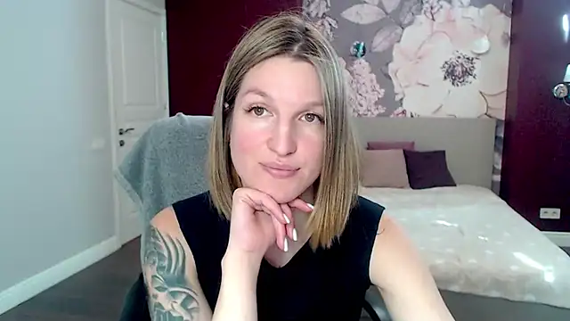 Snapshot of EmilyWalkeri chatting on January 2025 10:49:01 AM EmilyWalkeri online show from January 2025 10:49:01 AM