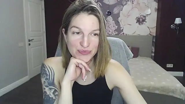 Snapshot of EmilyWalkeri chatting on February 2025 07:50:01 AM EmilyWalkeri online show from February 2025 07:50:01 AM