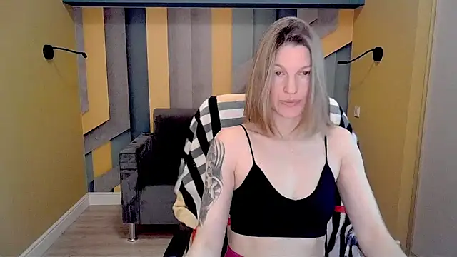 Snapshot of EmilyWalkeri chatting on February 2025 08:06:01 AM EmilyWalkeri online show from February 2025 08:06:01 AM