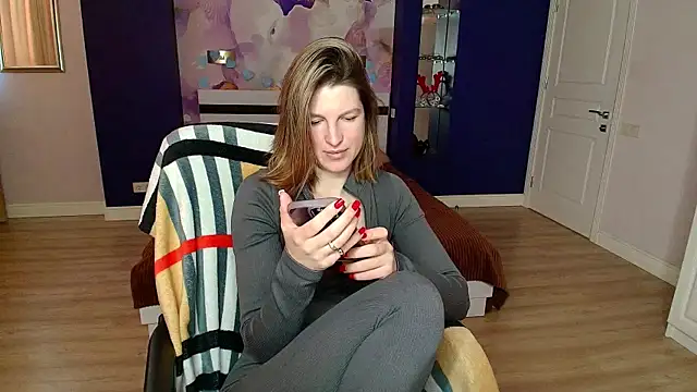 Snapshot of EmilyWalkeri chatting on March 2025 07:34:02 AM EmilyWalkeri online show from March 2025 07:34:02 AM