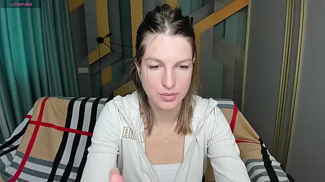 Snapshot of EmilyWalkeri chatting on October 2025 07:08:01 AM EmilyWalkeri online show from October 2025 07:08:01 AM