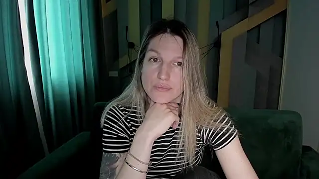 EmilyWalkeri online show from April 2026 07:01:01 AM