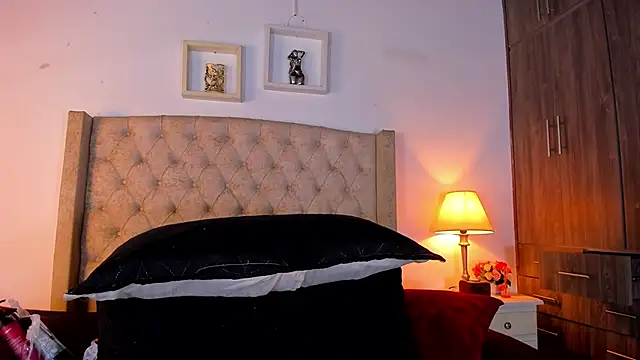 allisson m online show from April 2026 12:10:01 PM