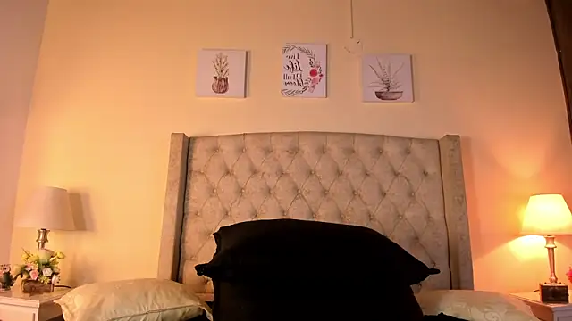 allisson m online show from April 2026 12:07:01 PM