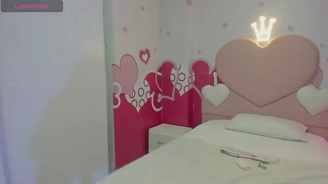 Snapshot of Emelyross_ chatting on March 2025 12:34:02 AM Emelyross online show from March 2025 12:34:02 AM