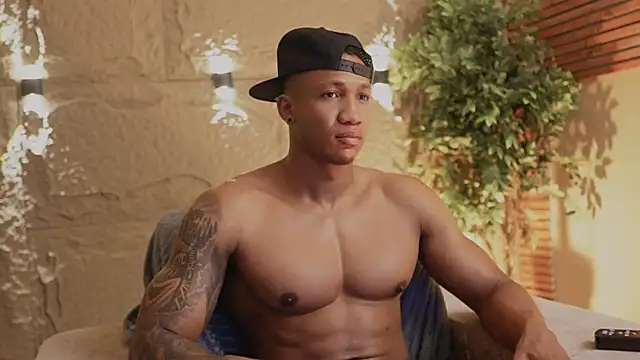 Logan Varela online show from November 2025 01:21:02 PM