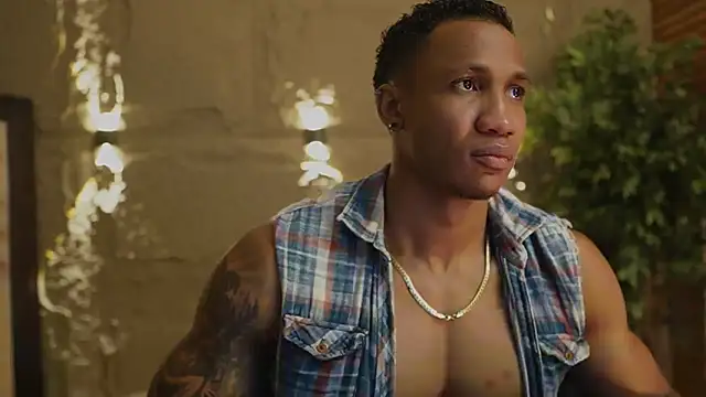 Logan Varela online show from November 2025 01:33:02 PM