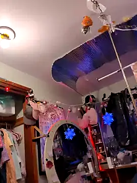 gurlnips online show from February 2025 09:47:02 AM