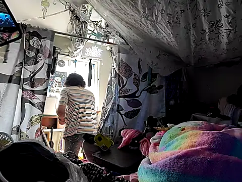 gurlnips online show from February 2025 08:28:02 PM