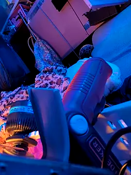 gurlnips online show from September 2025 02:55:01 AM