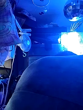 gurlnips online show from March 2026 11:52:04 PM