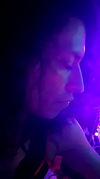 gurlnips online show from April 2026 10:18:02 AM