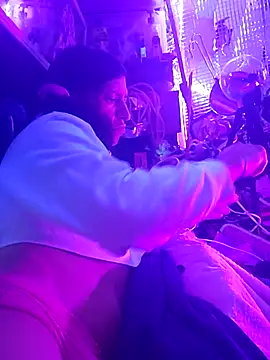 gurlnips online show from April 2026 04:19:01 AM