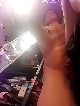 gurlnips online show from April 2026 02:47:02 AM