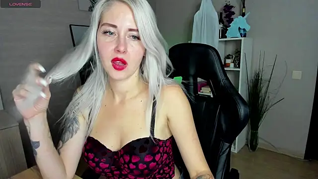 Snapshot of Mermaid_N chatting on November 2025 02:01:02 AM Mermaid N online show from November 2025 02:01:02 AM