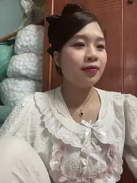 Snapshot of Bae1103 chatting on February 2026 04:25:02 PM Bae1103 online show from February 2026 04:25:02 PM