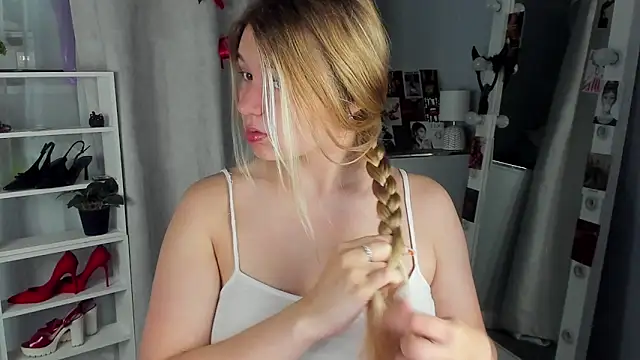 Rebecca Kelly online show from September 2025 02:01:01 AM