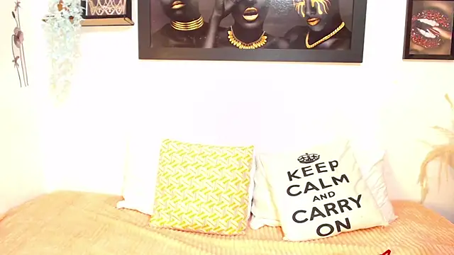 NahomyAndrews online show from September 2025 02:40:02 PM