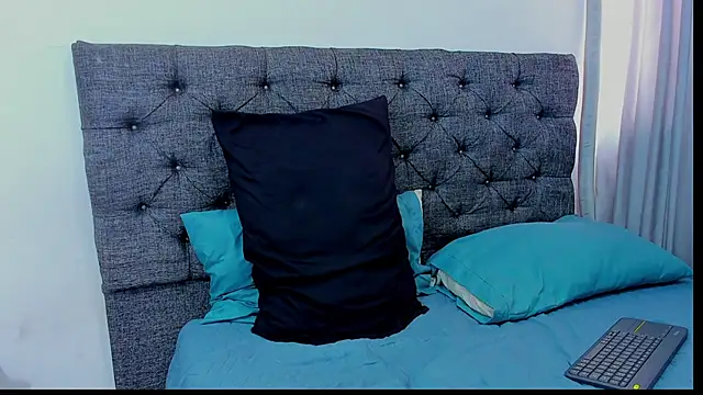 dominic smith  online show from December 2024 06:42:01 PM