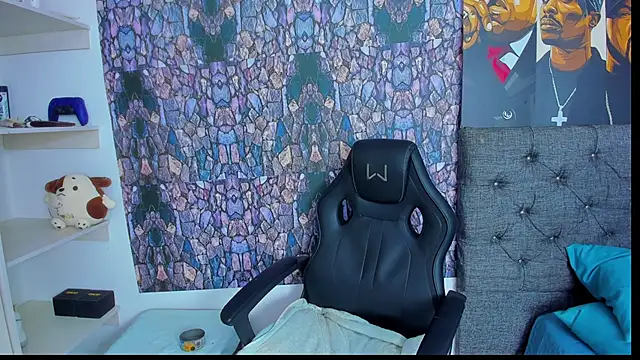 dominic smith  online show from December 2024 05:58:02 AM