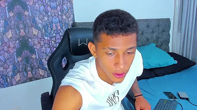 dominic smith  online show from January 2025 06:49:02 AM