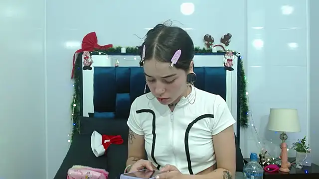 meloddy collins online show from December 2024 12:55:01 PM