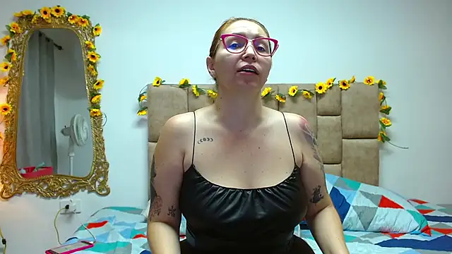 Snapshot of IsisDuzan chatting on December 2024 02:38:01 AM IsisDuzan online show from December 2024 02:38:01 AM