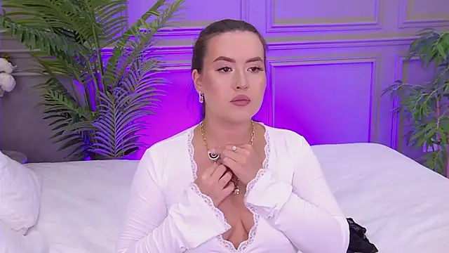 TrishaWinslet online show from November 2025 05:38:01 AM