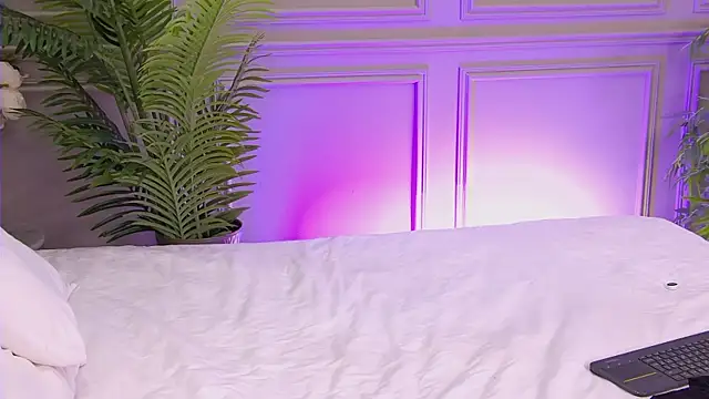 TrishaWinslet online show from November 2025 05:12:03 AM