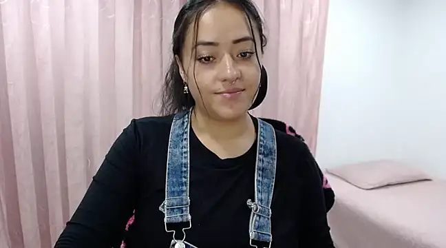 jjulietha95 online show from February 2025 01:34:01 AM