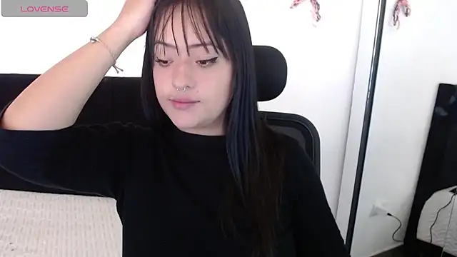 jjulietha95 online show from October 2025 12:34:02 PM