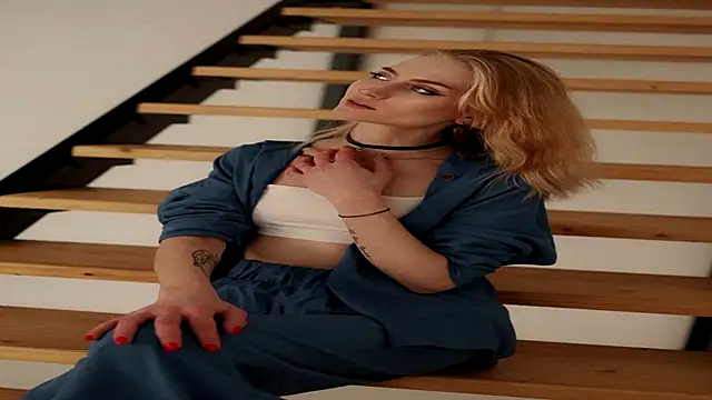 MarthaGees online show from November 2025 05:03:02 PM