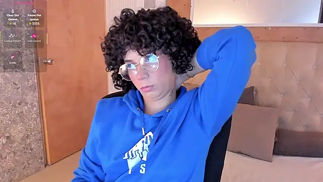 zoe alanaa online show from October 2025 07:01:02 PM