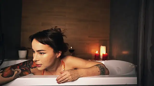 Snapshot of Leona_Mell chatting on March 2025 10:06:01 PM Leona Mell online show from March 2025 10:06:01 PM