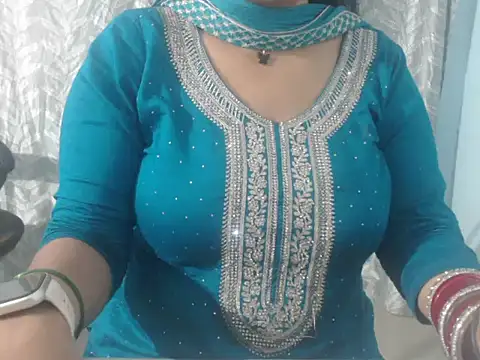 cute-priy online show from January 2025 05:13:01 AM