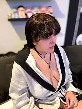 Snapshot of ThicBunz chatting on October 2025 03:51:01 PM ThicBunz online show from October 2025 03:51:01 PM