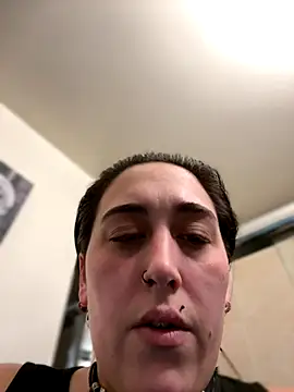 Snapshot of ThicBunz chatting on November 2025 05:37:02 PM ThicBunz online show from November 2025 05:37:02 PM