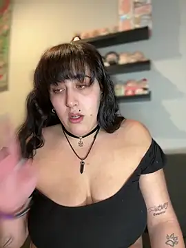 Snapshot of ThicBunz chatting on November 2025 05:33:01 PM ThicBunz online show from November 2025 05:33:01 PM