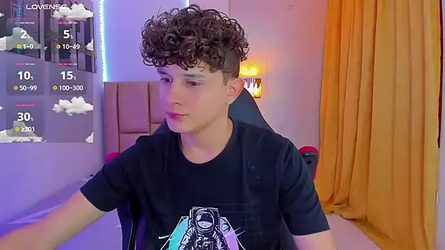 Snapshot of Nathan_Bluee chatting on December 2024 07:32:02 PM Nathan Bluee online show from December 2024 07:32:02 PM