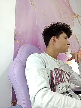 Snapshot of Nathan_Bluee chatting on January 2025 02:43:01 PM Nathan Bluee online show from January 2025 02:43:01 PM