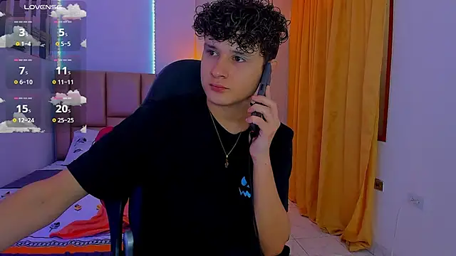 Snapshot of Nathan_Bluee chatting on January 2025 01:22:01 PM Nathan Bluee online show from January 2025 01:22:01 PM