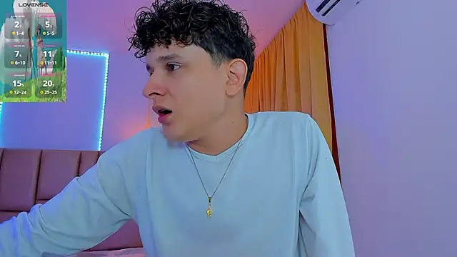 Snapshot of Nathan_Bluee chatting on March 2025 04:24:02 PM Nathan Bluee online show from March 2025 04:24:02 PM