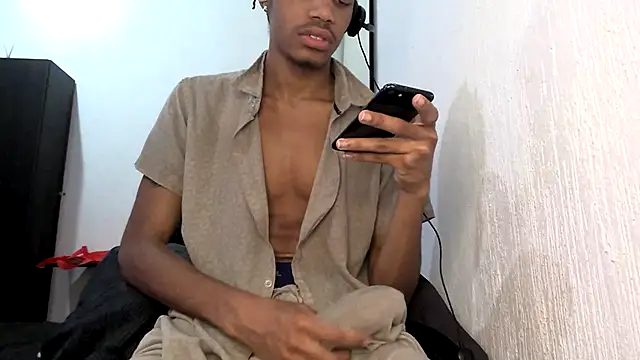 Skinnyblackman online show from March 2026 04:40:02 AM